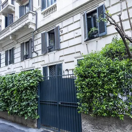 Luxury Bohemian With Private Garden In * Milán