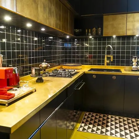 Luxury Bohemian With Private Garden In Milaan