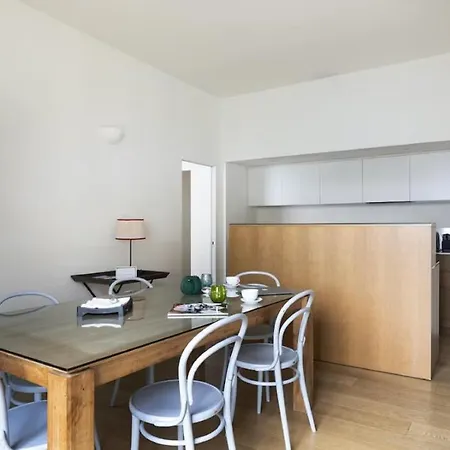 Charming 3-bed In Daire Milano