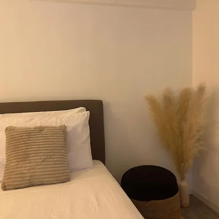 Regina In Porta Romana 3 - Sky Tv, Wifi & Breakfast Box