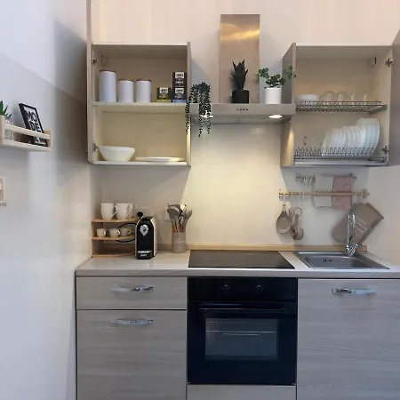 Regina In Porta Romana 3 - Sky Tv, Wifi & Breakfast Box Apartamento *