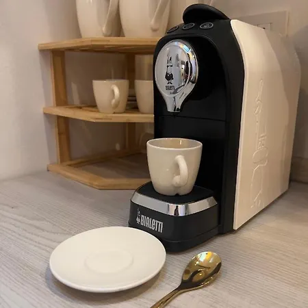 Apartment Regina In Porta Romana 3 - Sky Tv, Wifi & Breakfast Box Mailand