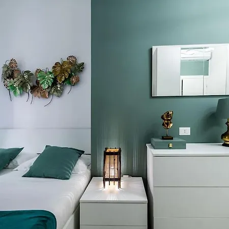 Linate Airport Elegant Suite,tram 1 Minute Away