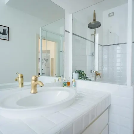 Cinque Vie Floor - Center Apartment