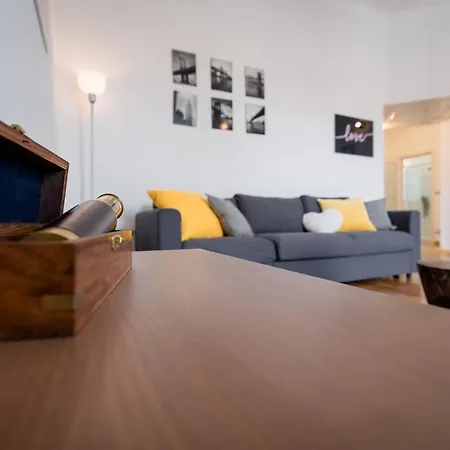 Cinque Vie Floor - Center Milan