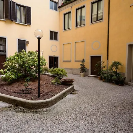 Cinque Vie Floor - Center Milan