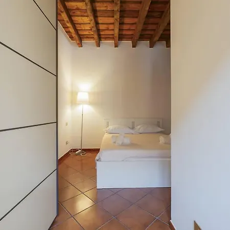 Youhosty - Ripa5 C Apartment
