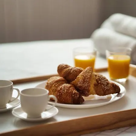 Cadorna's Nest - Cozy And شقة