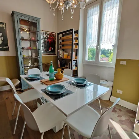 Apartamento Elegante Trilocale A Milán