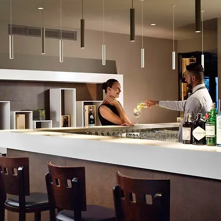 Century Hotel 4*