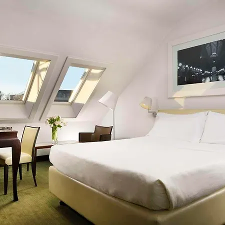 Una Cusani Hotel