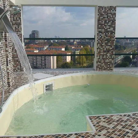 - Doppia Con Bagno Privato In Stupendo Attico Con Vista Mozzafiato Bed & Breakfast Milan