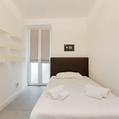 Apt Milano-moscova Con Terrazzo Condiviso Milaan
