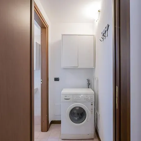 Youhosty - Ampere 102 Milan