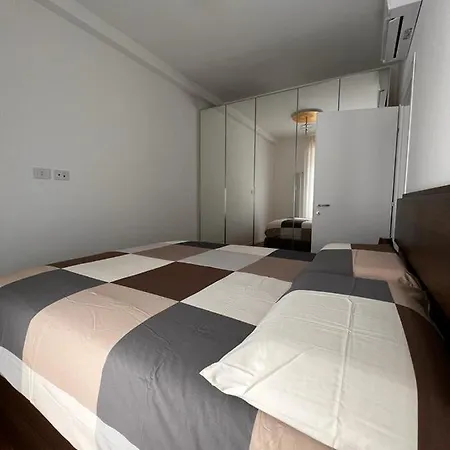 شقة Porta Venezia Luxury One-bedroom ميلان