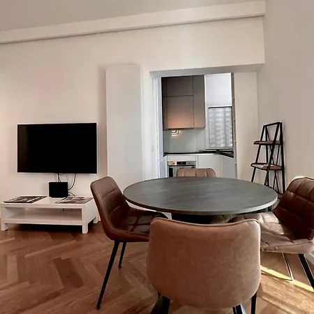 Porta Venezia Luxury One-bedroom شقة