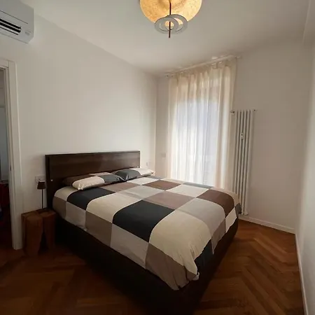 شقة Porta Venezia Luxury One-bedroom *