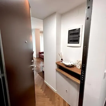 شقة Porta Venezia Luxury One-bedroom ميلان