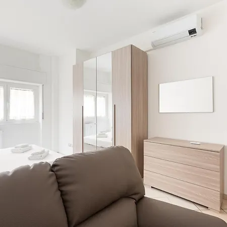 Ripamonti Budget With Small Balcony Apartman