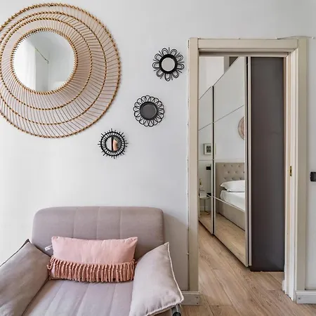 Isola And Garibaldi District Lovely Apartman