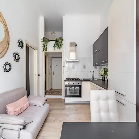 Apartment Isola And Garibaldi District Lovely