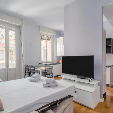 Apartment Guesthost - Balcony In Porta Romana *