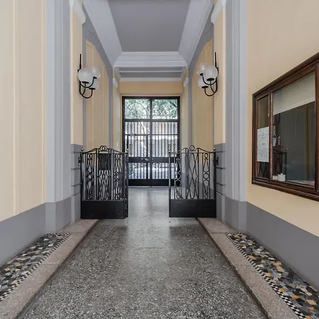 Apartment Guesthost - Balcony In Porta Romana Mailand