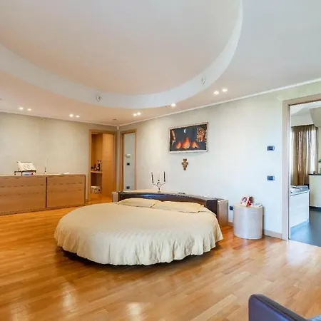 בית נופש Luxurious 4-bedroom Penthouse In The Heart Of The