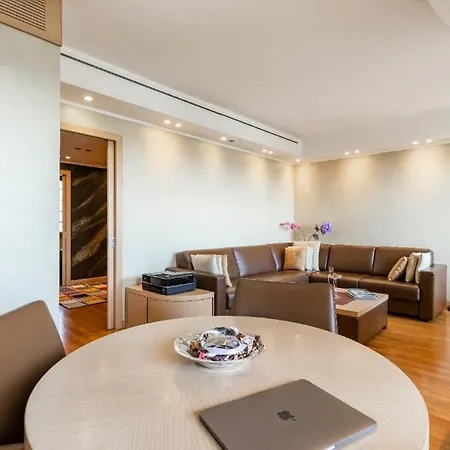 Luxurious 4-bedroom Penthouse In The Heart Of The * מילאנו
