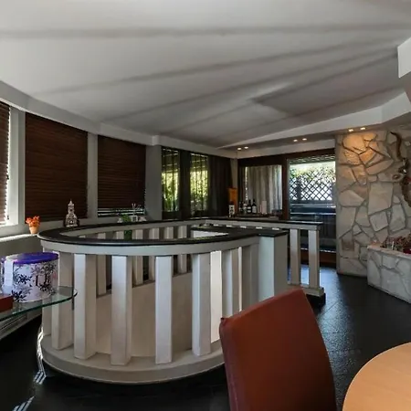 Luxurious 4-bedroom Penthouse In The Heart Of The בית נופש