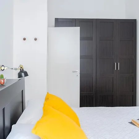 Appartamento Casa Julia - Milano, Via P. Nuvolone - By Host4u *