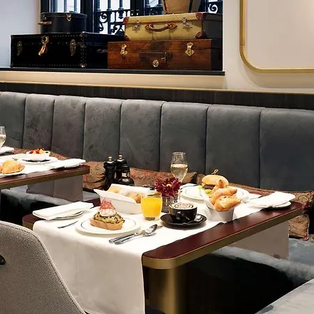 Radisson Collection Hotel, Palazzo Touring Club Hotel Milão