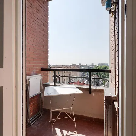 - Roomy 300 M From M3 Affori Fn! Apartment