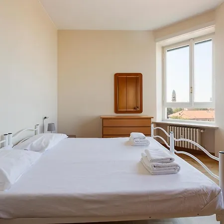 Apartment - Roomy 300 M From M3 Affori Fn!