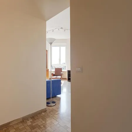 Apartment - Roomy 300 M From M3 Affori Fn!