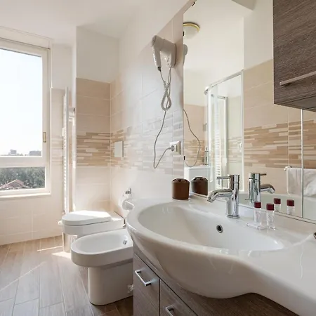 - Roomy 300 M From M3 Affori Fn! *