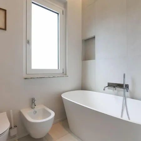 Contempora - 2-beds, 2 Baths With Balcony - Guastalla *