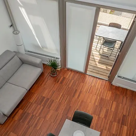 Apartment Luxury Loft - Terrazzo E Posto Auto - Adriano 51b *