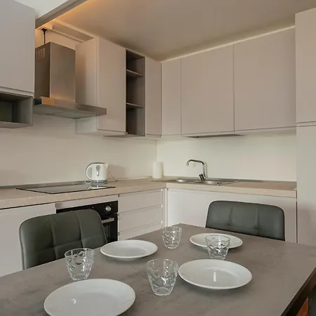 Apartment Luxury Loft - Terrazzo E Posto Auto - Adriano 51b