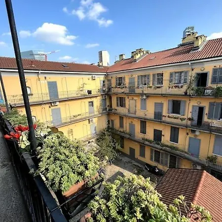 Sotto Il Bosco Verticale House
