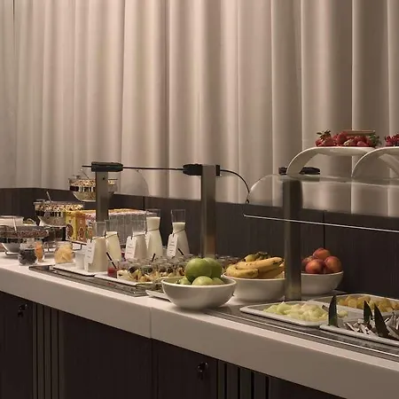 Nh Collection Life Hotell