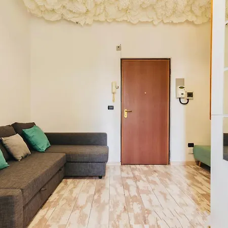 18 Minuti Dal Duomo, Soffitto Con Nuvole Colorate, Favoloso E Accogliente Con Wifi, Netlifx Per 4 Persone *