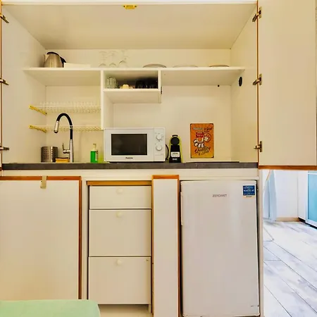 18 Minuti Dal Duomo, Soffitto Con Nuvole Colorate, Favoloso E Accogliente Con Wifi, Netlifx Per 4 Persone Lägenhet *