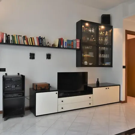 Mac Mahon By Interhome Apartment Milan