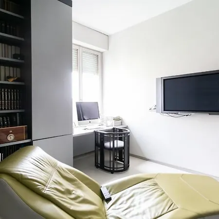 Penthouse Eleganza 4-bedroom בית נופש מילאנו