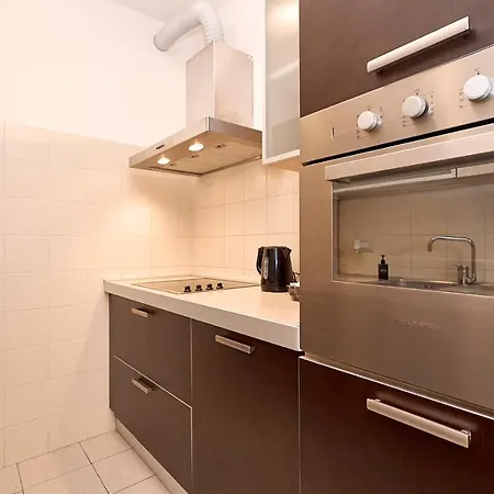 Design House A/c Wifi 20 Minutes From Duomo Апартаменты