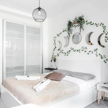 Eden House Sansiro-duomo Netflix & Design * Mediolan