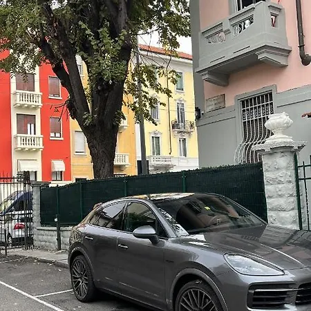 Fiera Milano-city Life Free Parking Anglia' S Bridge