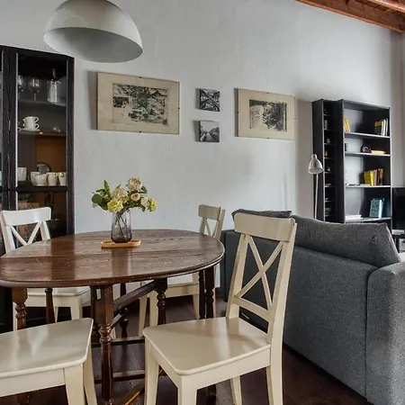 Joivy Tasteful Flat Near Centre Milánó