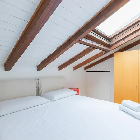 Loft Artigianale: Design In Legno E Terrazzo Panoramico Su Appartement